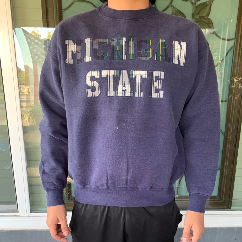 Large (VINTAGE TAG) Vintage/Thrifted Navy Michigan State Sweater